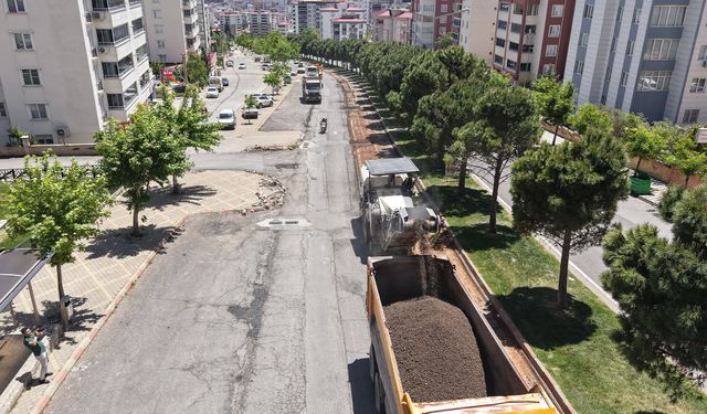 Büyükşehir, Ahır Dağı Caddesi’ni Asfalta Hazırlıyor
