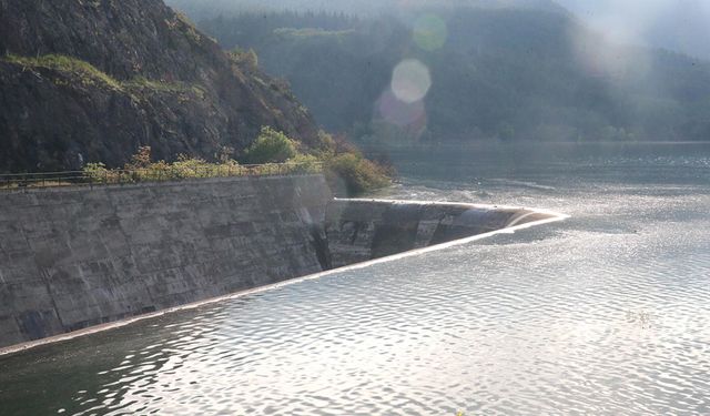 Almus Barajı'nın doluluğu yüzde 100'e ulaştı. Tokat'ta taşkına karşı 15 mahalle ve 7 köyün tahliyesine başlandı