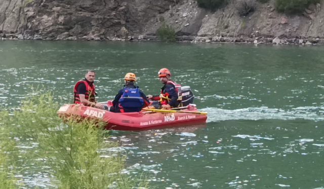 Ceyhan Nehri’ne Düşen Balıkçıdan 3 Gündür Haber Yok