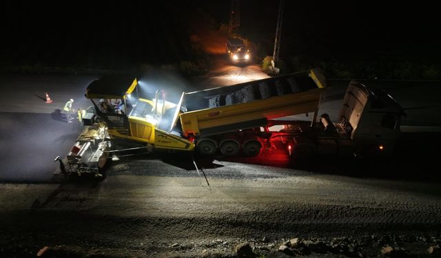 Büyükşehir’den Elmalar Yolunda Kesintisiz Asfalt Mesaisi