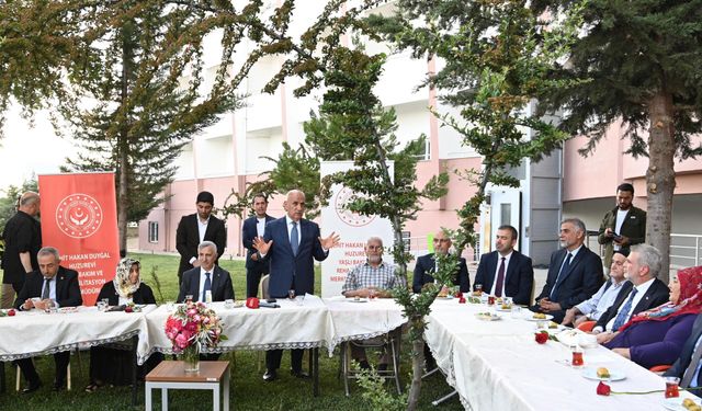 Bayram Coşkusu Şehrin Ulu Çınarlarıyla Paylaşıldı