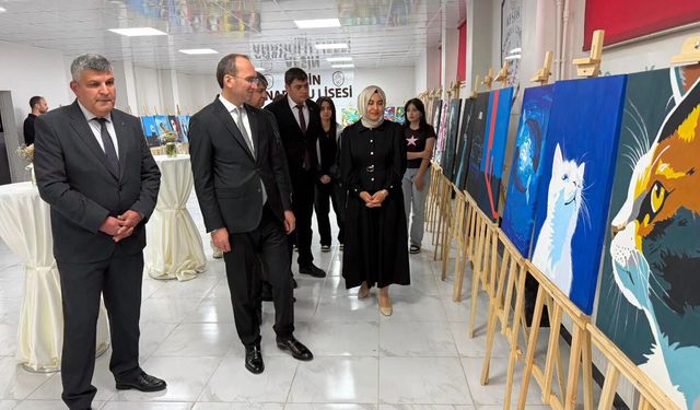 Kaymakam Sarıdoğan’dan Afşin Anadolu Lisesi Resim Sergisine Ziyaret