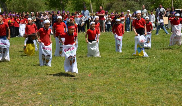 Afşin’de Geleneksel Çocuk Oyunları Şenliği Gönülleri Fethetti