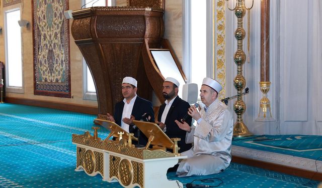 Şehit Öğretmen ve Öğrenciler İçin Mevlid Programı Düzenlendi