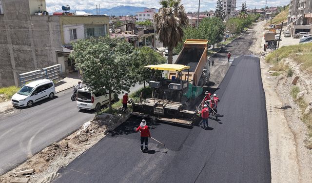 Büyükşehir, Doğukent Yolunda Asfalt Mesaisini Sürdürüyor