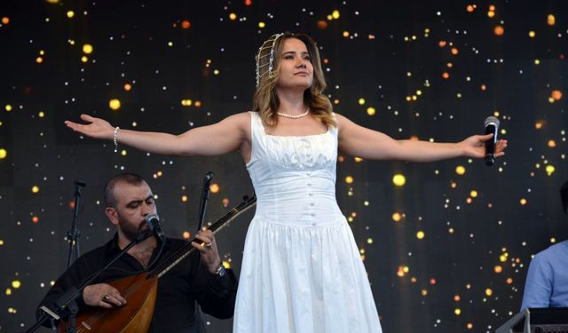 Afşin’de Festival Coşkusu: Aynur Bolat Sahneye Damga Vurdu