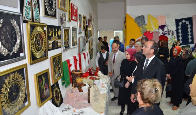 Afşin’de Hayat Boyu Öğrenme Haftası Sergisi Yoğun İlgi Gördü