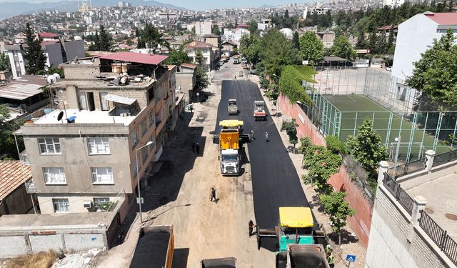 Büyükşehir, Dulkadiroğlu Gazneliler Caddesi’nde Asfalt Mesaisine Başladı