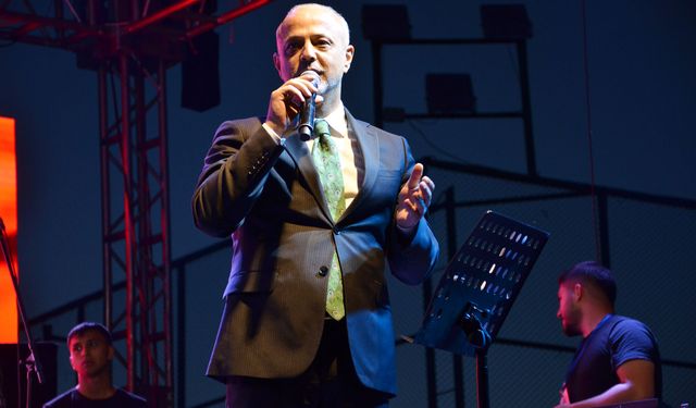 Gençlik Festivali’nde Başkan Kıraç Şiir Okudu