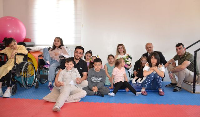 Şarkıcı İrem Güral’dan Afşin’de Özel Çocuklara Yürek Isıtan Ziyaret