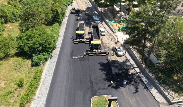 Büyükşehir, Dulkadiroğlu Pınarbaşı Caddesi’nde Asfalt Mesaisine Başladı