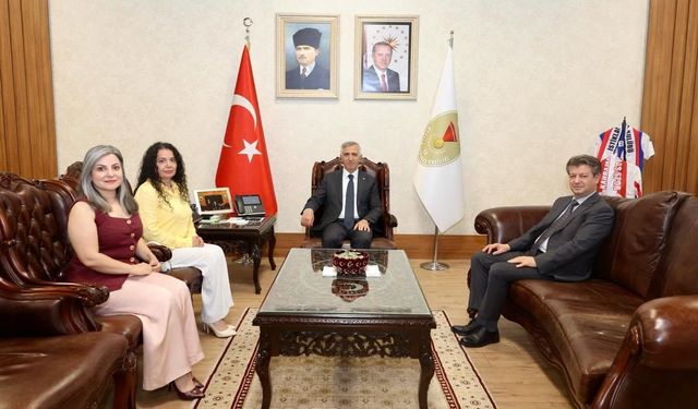 Vali Ünlüer, Akademisyen ve Eğitimcileri Makamında Ağırladı