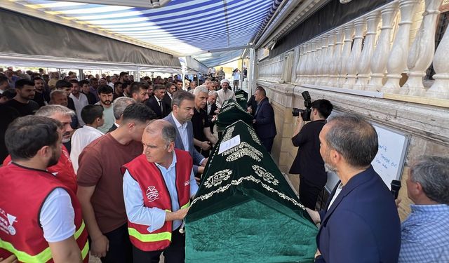 Yangında Hayatını Kaybeden Engelli 3 Kardeş Toprağa Verildi