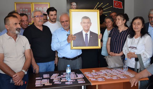 Afşin'de CHP Teşkilatında Toplu İstifa: Başkan Gözyaşlarıyla Veda Etti