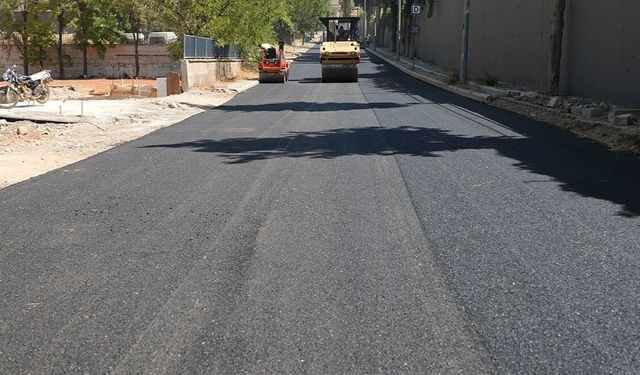 Büyükşehir, Dulkadiroğlu Bahçelievler’de Asfalt Mesaisine Başladı