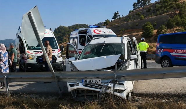 Göksun Yolunda Kaza: 2'si Çocuk 4 Yaralı