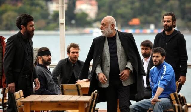 Yeraltı'nın Don Çiçi'si Muhammed Cangören Muhabirlere Tepki Gösterdi! Cihangir'deki Görüntüler Gündem Oldu