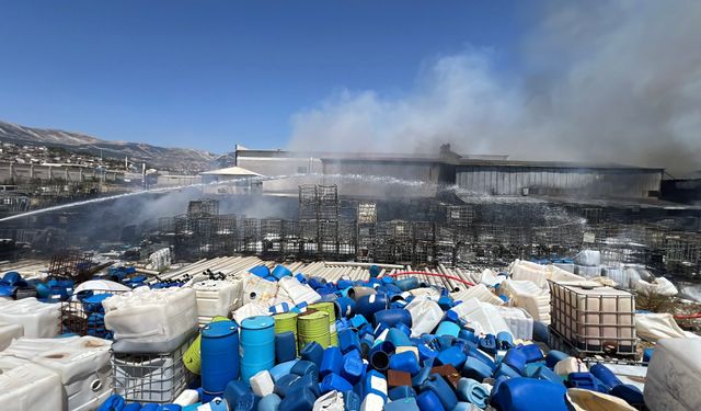 İş Yeri Yangını Söndürüldü