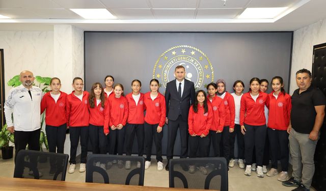 Kahramanmaraş ANALİG Kızlar Futbol Takımı Türkiye Finallerine Hazırlanıyor