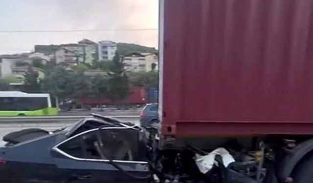 Tırın Altına Giren Otomobilde Can Pazarı: Baba ve Oğul Hayatını Kaybetti