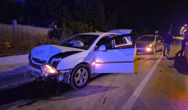Afşin’de İki Otomobil Çarpıştı: 1 Kişi Yaralandı
