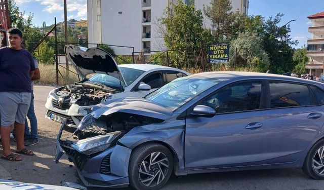 Afşin’de Kazaların Eksik Olmadığı Köşoğlu Caddesi’nde Yine Kaza