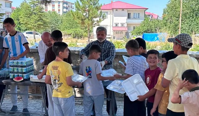 Afşin'de Kur’an Kursu Öğrencilerine Gönülleri Isıtan İkram