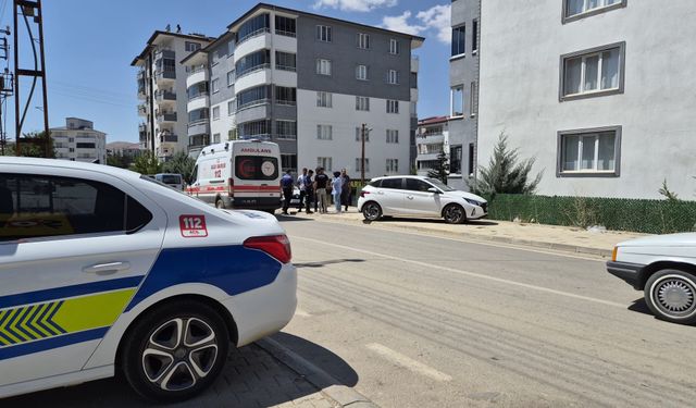 Afşin'de Otomobil Yayaya Çarptı: 1 Yaralı
