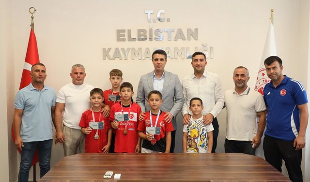 Başarılı Güreşçilerden Kaymakam Demirel’e Ziyaret
