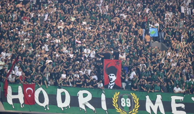 Kocaelispor-Amedspor maçında tribünler geceye damga vurdu! Görüntüler gündem oldu