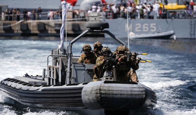 SAT ve SAS komandoları TEKNOFEST Mavi Vatan'da gösteri gerçekleştirdi