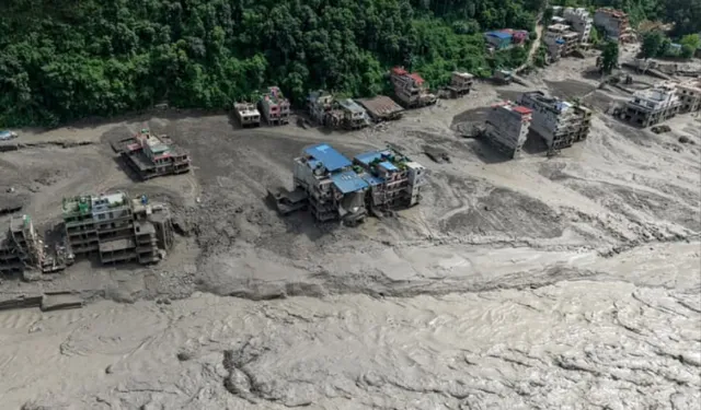 Nepal’de sel felaketi! Dev dalga köyleri yuttu, yüzlerce kişi kayıp