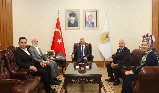 Vali Ünlüer Makamında Ziyaretçilerini Ağırladı