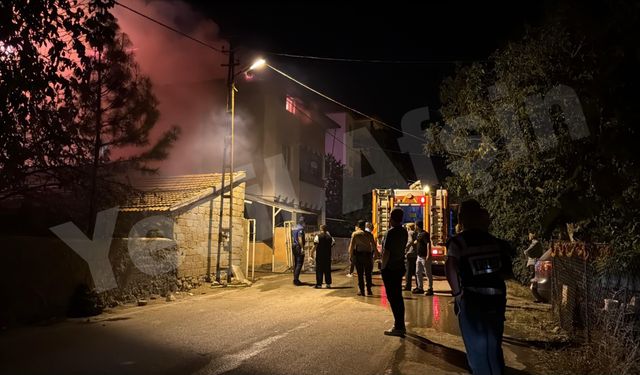Afşin Dumana Boğuldu: Evin Çatısı Çayır Çayır Yandı