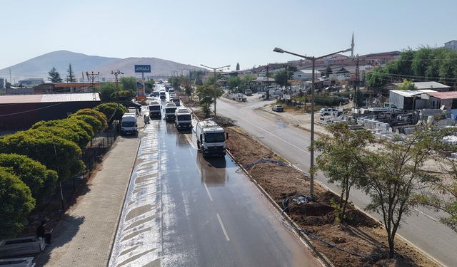 Afşinbey Caddesi’nde Temizlik Mesaisi