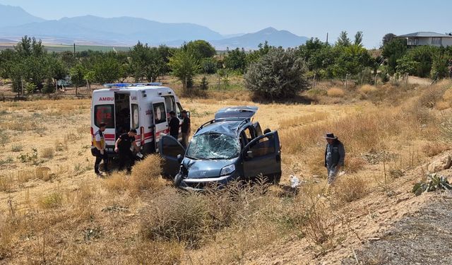 Afşin’de Otomobil Takla Attı: 2 Yaralı
