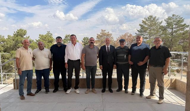 Başkan Kıraç, Muhtar ve Vatandaşları Belediyede Ağırladı