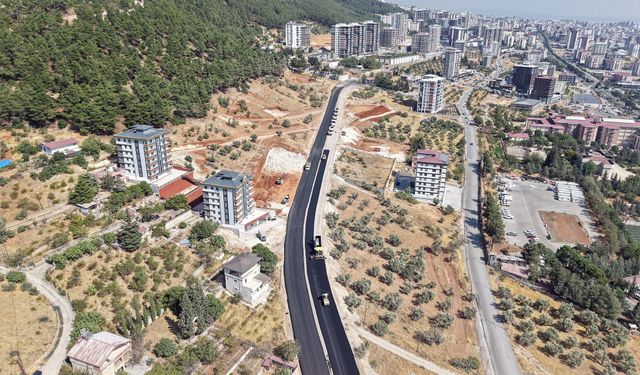 Doğu-Batı Ulaşımına Nefes Olacak Güzergâhta Asfalt Mesaisi Sürüyor