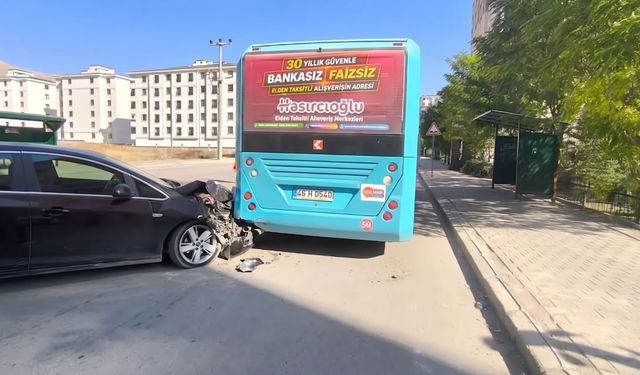 Halk Otobüsüne Arkadan Çarptı: 1 Yaralı