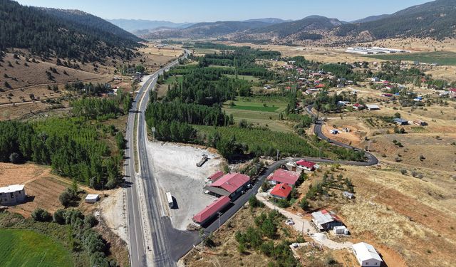 Göksun’da Bir Mahallenin Daha Ulaşımını İyileştiriyor