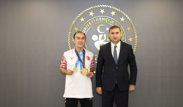Milli Sporcu Teyfik Çelik, Dünya Şampiyonluğu Kupasıyla Gururlandırdı