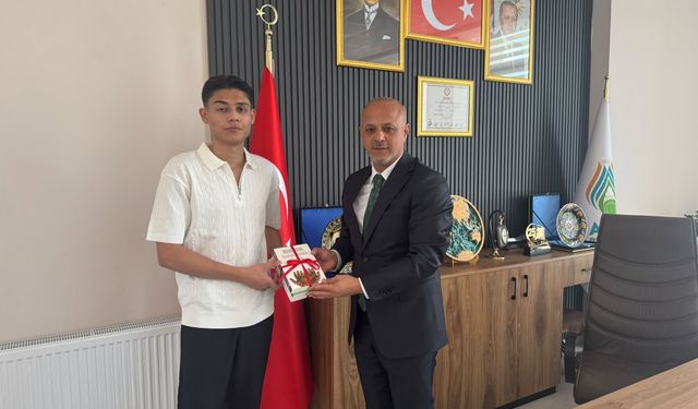 YKS Afşin Birincisi Öksüz'den Başkan Kıraç'a Ziyaret
