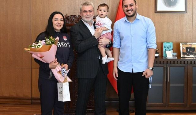 Başkan Görgel, Kahramanmaraşlı Milli Şampiyon Atıcı Safiye Temizdemir’i Ağırladı