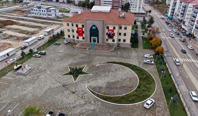 Afşin’de Cadde ve Sokaklar Türk Bayraklarıyla Donatıldı