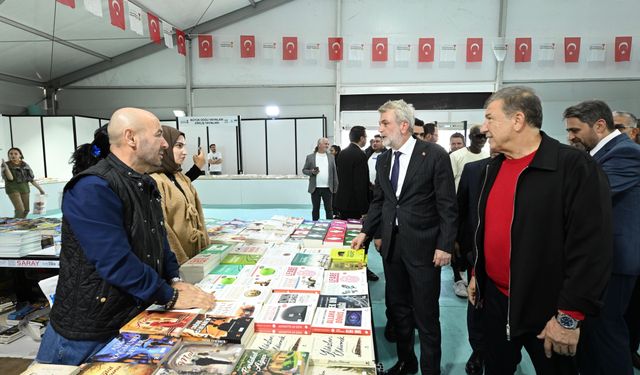 Futbol Efsaneleri Kitap Fuarı’nda Kahramanmaraşlılarla Buluştu