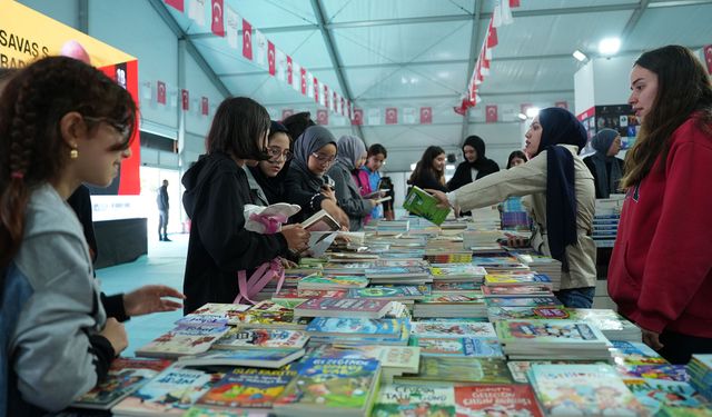 Anadolu’nun En Büyük Kitap Fuarı, Öğrencilerle Şenleniyor