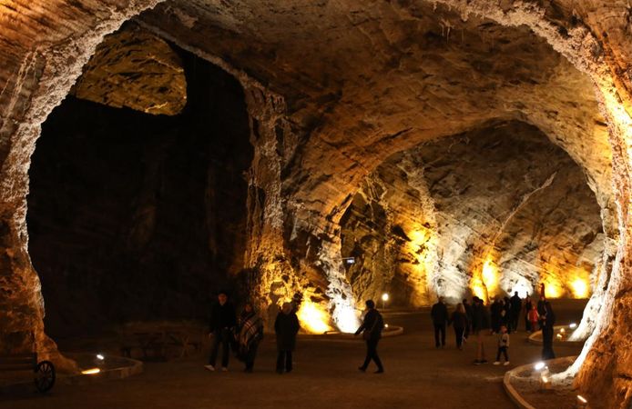 Iğdır'daki tuz mağaraları 10 bin ziyaretçiyi ağırladı