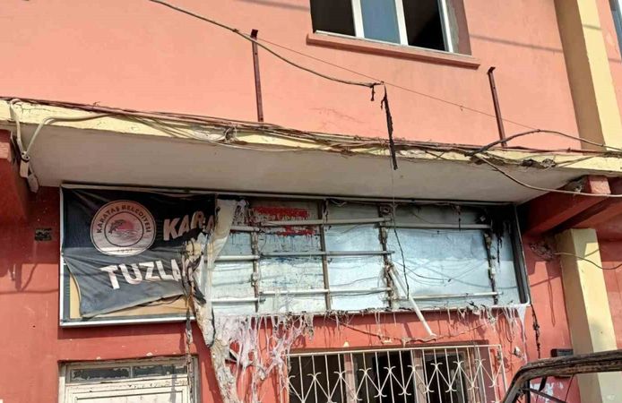 Karataş Belediyesi hizmet binası kundaklandı