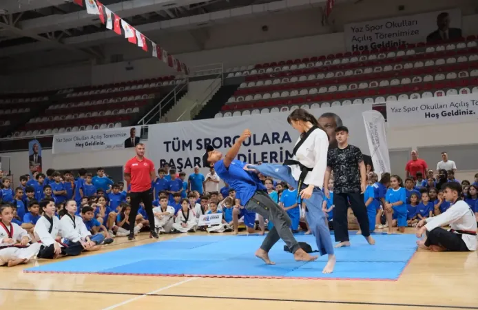 Adana'ya Müjde: 12 Branşta Yaz Spor Okulu Açıldı