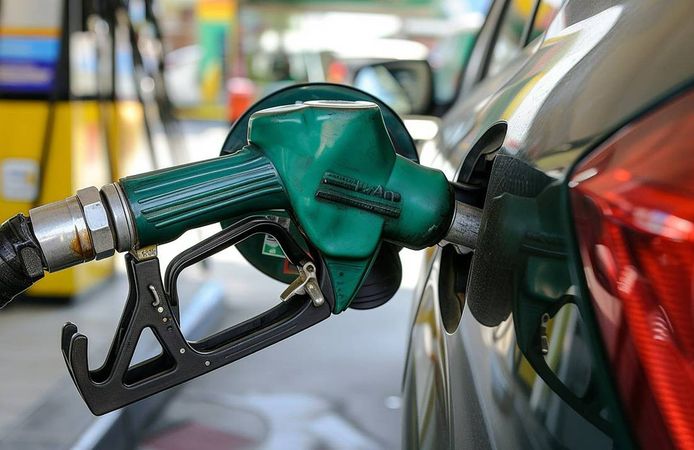 Benzine Zam Geldi: Fiyatlar 63 TL’ye Dayandı